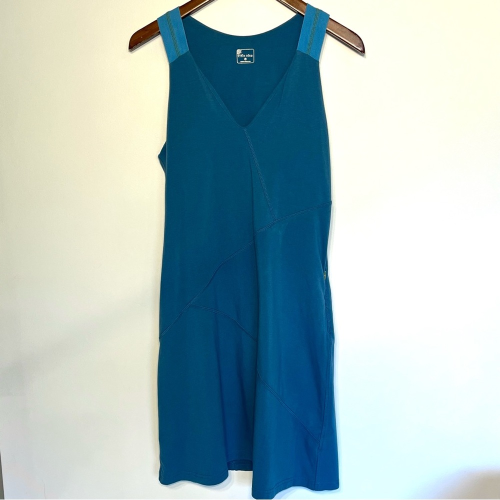 Title Nine sleeveless cinch waist dress with shelf bra, zip pockets blue medium - Picture 2 of 8